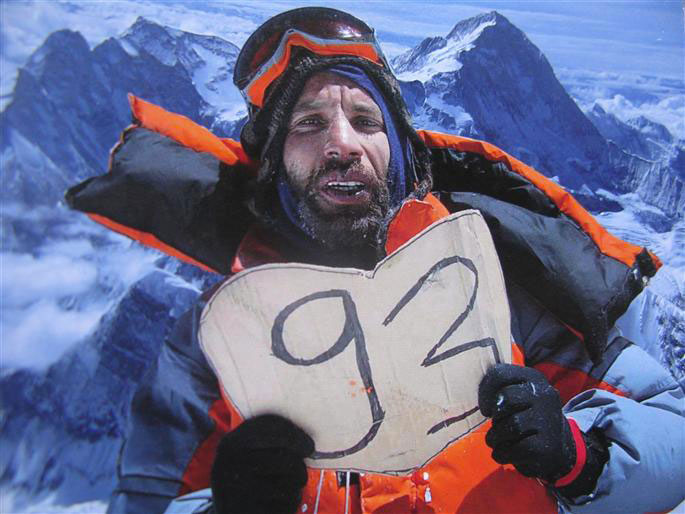 Nadir Dendoune au sommet de l'Everest