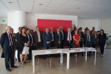 Vendredi 8 juillet à l’Hôtel de Territoire, une Charte territoriale de Gestion urbaine et sociale de proximité a été signée entre Est Ensemble, représenté par Gérard Cosme, l’Etat, représenté par Faycal Douhane, sous-préfet de l’arrondissement de Bobigny, les maires des neufs villes ou leurs représentants et les bailleurs HLM.