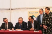 Signature de la convention des métiers d'art du Pré Saint-Gervais / Seine-Saint-Denis Habitat / Est Ensemble par Gérard Cosme, Président d'Est Ensemble