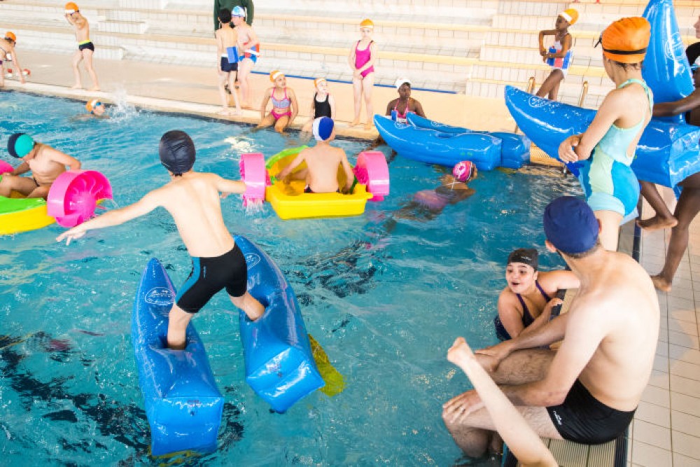 Toboggans Plongeoirs Et Jeux Deau Pour Des Enfants Dest Ensemble